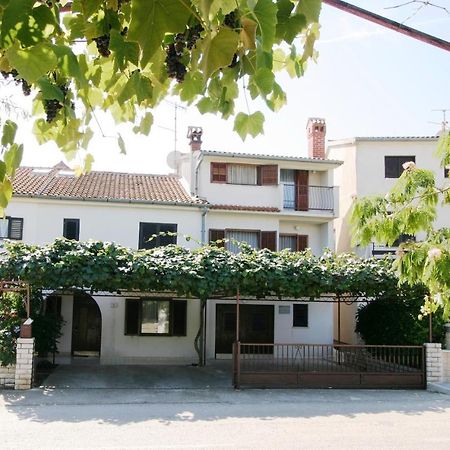 Cvitic Apartments Ровин Екстериор снимка
