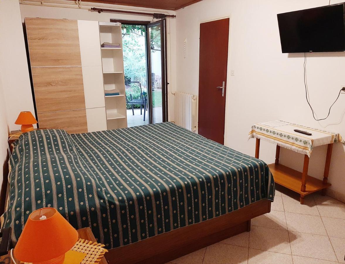 Cvitic Apartments Ровин Екстериор снимка